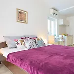 Betanija & Arijana Bayview Studio Apartments